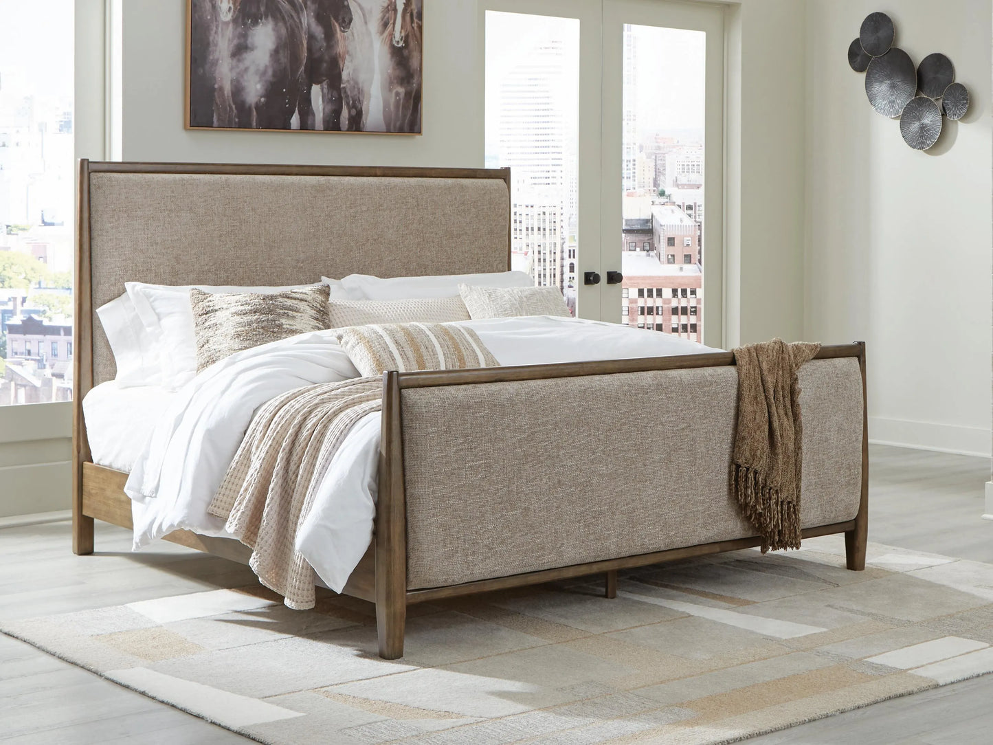 Roanhowe King Upholstered Bed