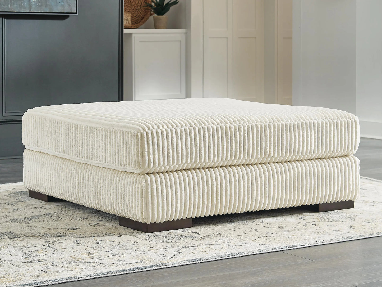 Lindyn Oversized Accent Ottoman