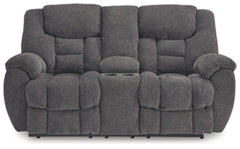 Loveseat reclinable Foreside con consola
