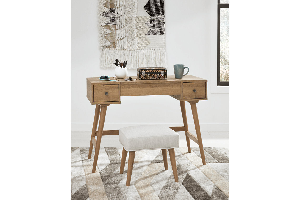 Thadamere Vanity with Stool
