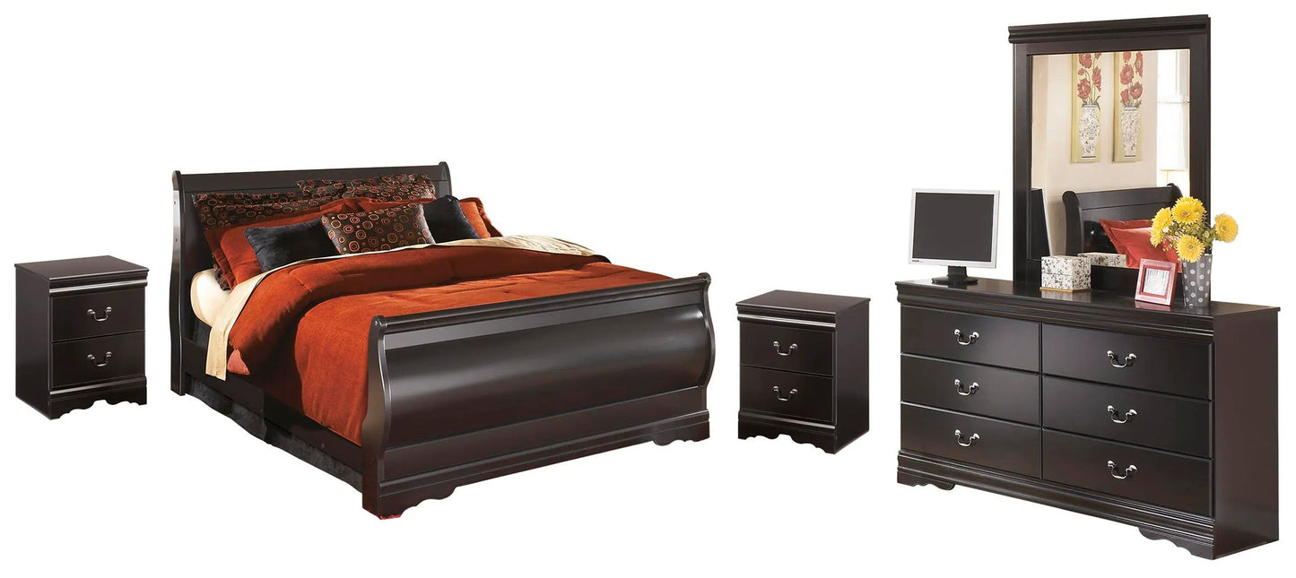 Cama Queen tipo trineo Huey Vineyard con tocador con espejo y dos mesitas de noche