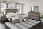 Cama Ralinksi King con paneles, tocador, espejo y mesita de noche