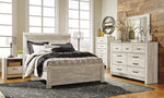 Cama Queen Bellaby con paneles, tocador, espejo, cómoda y dos mesitas de noche