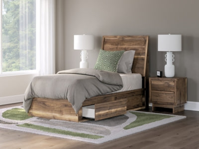Cama doble con paneles y espacio de almacenamiento Zadilyn