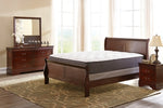 Cama King tipo trineo Alisdair, tocador, espejo y mesita de noche