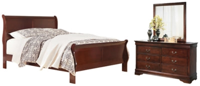 Cama estilo trineo California King de Alisdair, cómoda y espejo