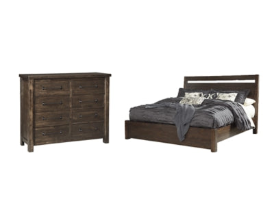 Cama Starmore California King con paneles, cómoda y espejo