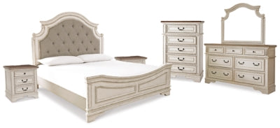 Cama tapizada Realyn King con paneles, tocador, espejo, cómoda y dos mesitas de noche