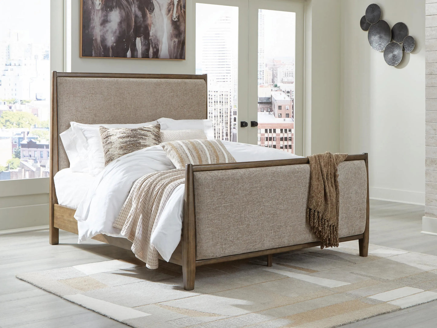 Roanhowe Queen Upholstered Bed