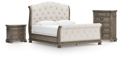 Cama tipo trineo California King de Ardenfield, cómoda y mesita de noche