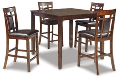 Mesa de comedor y taburetes de bar Bennox (juego de 5)