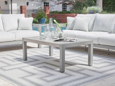 Mesa de centro para exteriores con vista a la luz de la luna